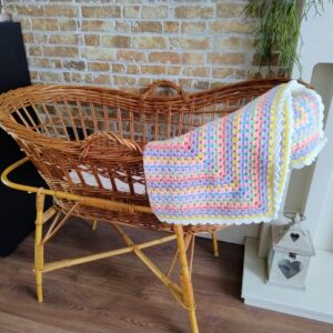 Granny Square Blanket with Fan Border
